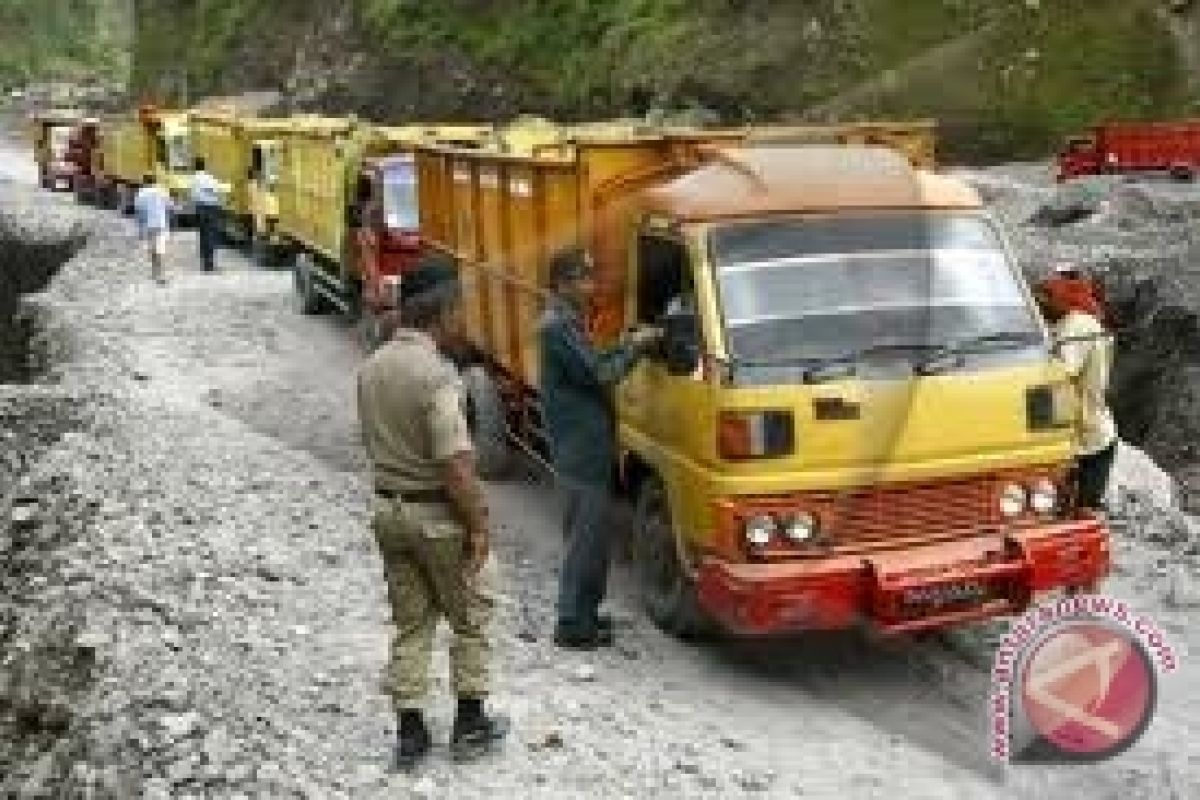 Truk pasir dilarang lewat jalur evakuasi Merapi 