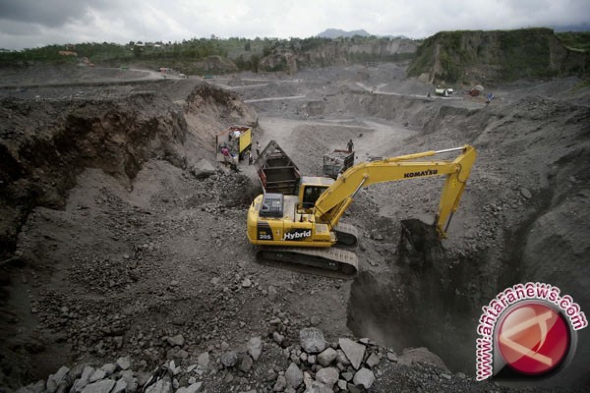 Truk pasir Merapi wajib lewat jalur tambang 