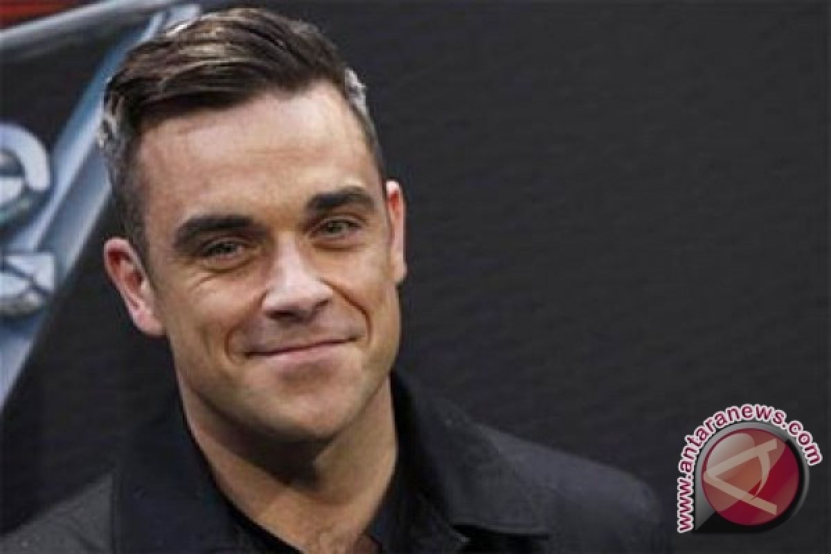  Robbie Williams juga demam panggung