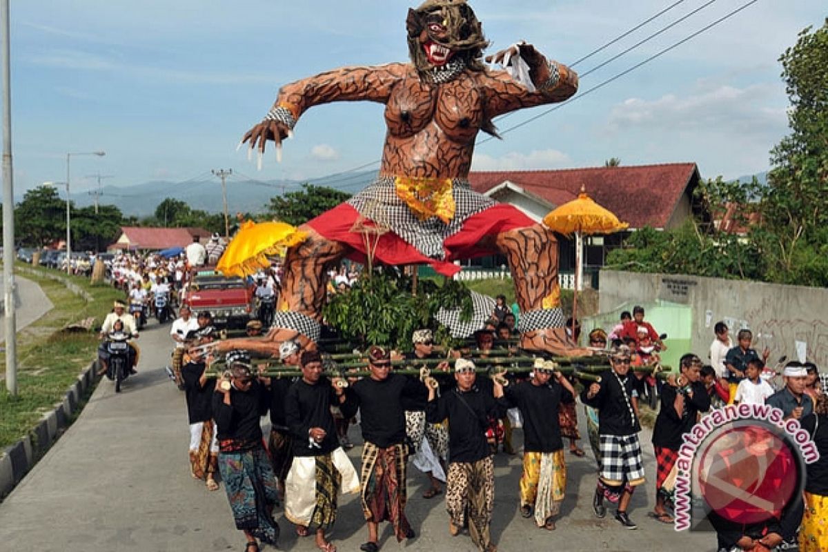 Umat Hindu Basarang Gelar Prosesi Ogoh-Ogoh 