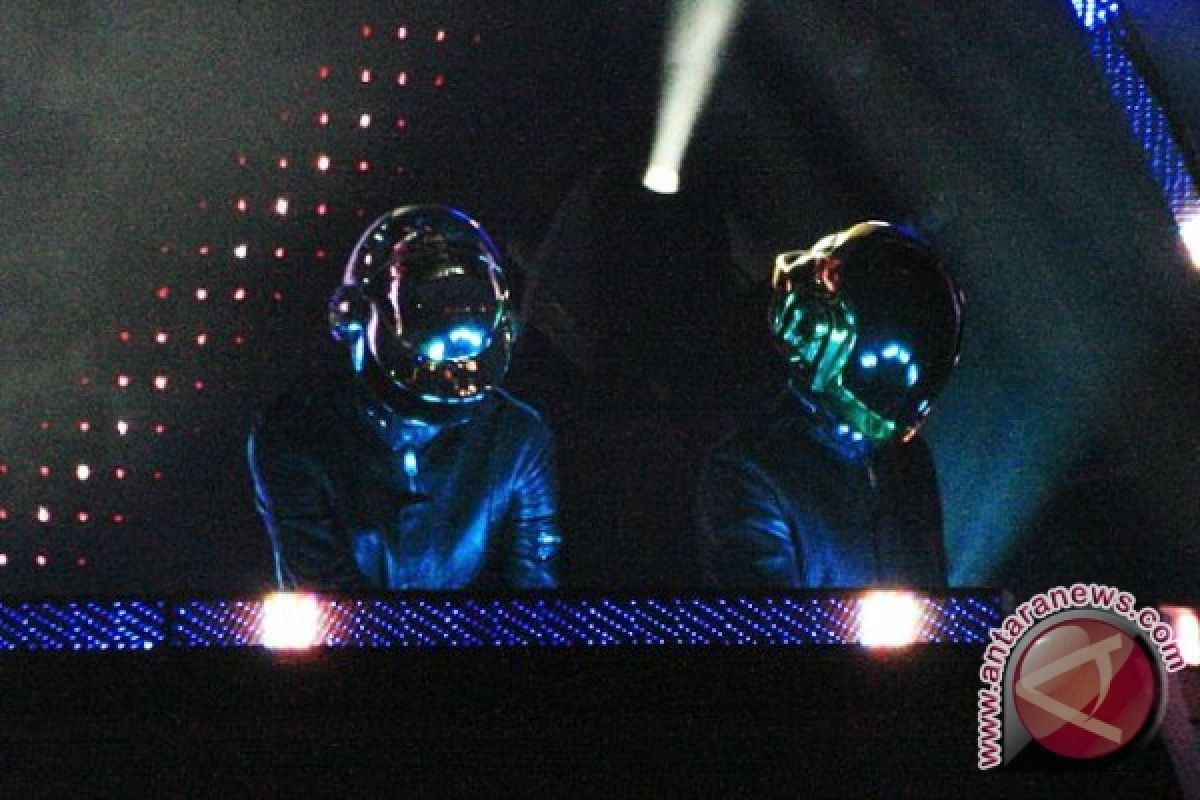  Single Daft Punk nomor satu di Inggris