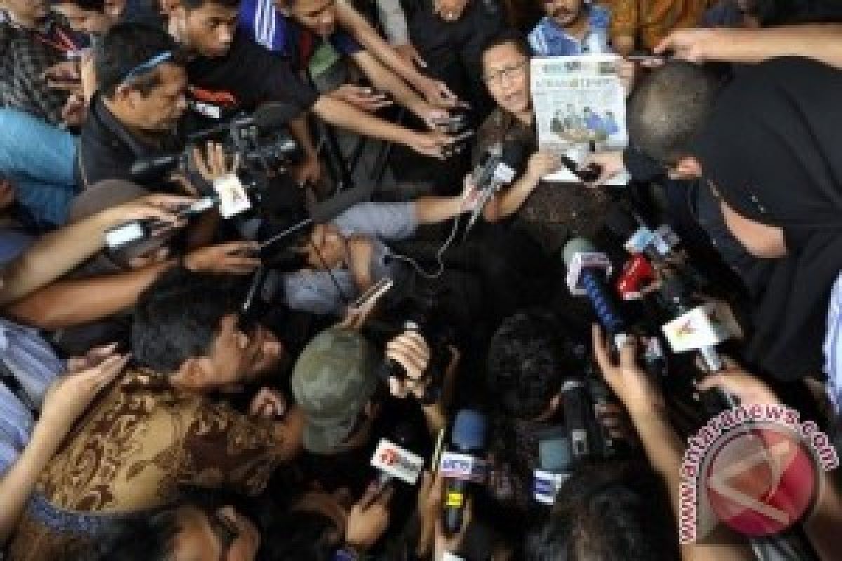 Polisi Bubarkan Massa Gusdurian Madura Anti Anas Urbaningrum