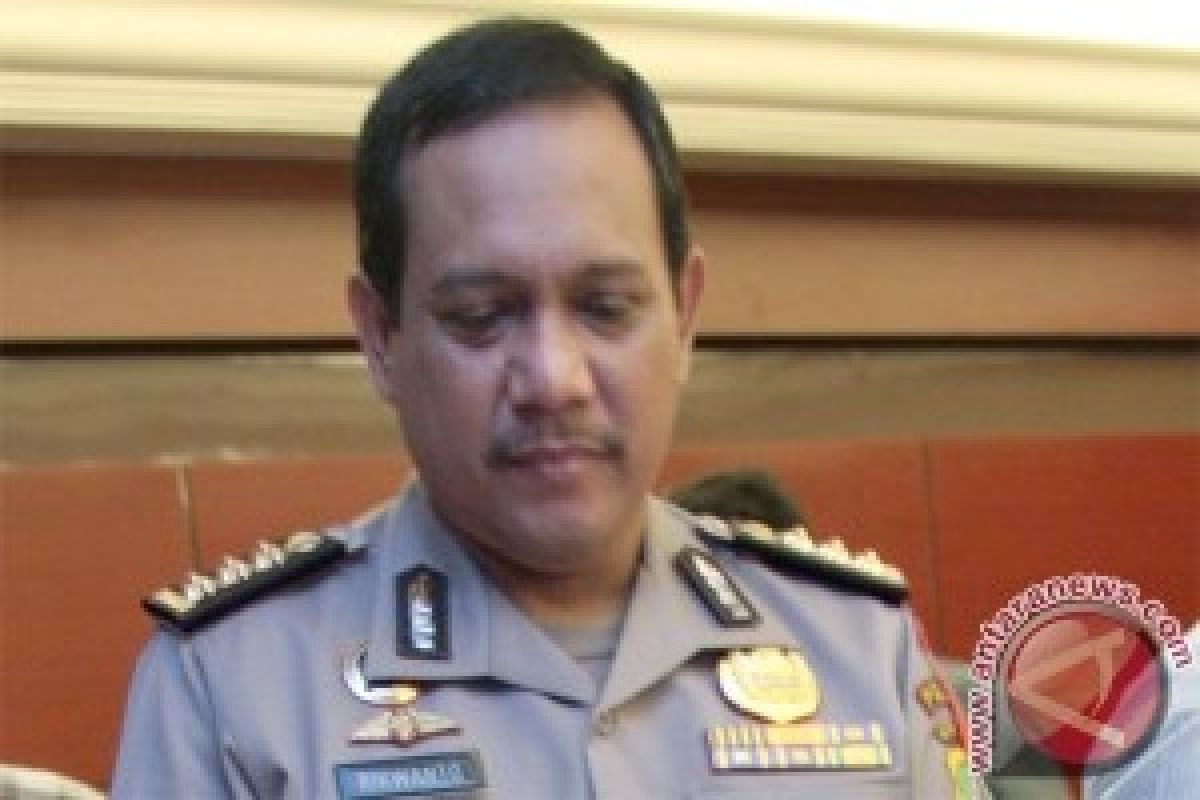 Polisi Sterilkan Barang Bawaan Pengunjung Sidang Hercules