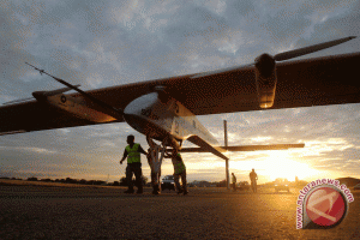 Solar Impulse Mendarat di Tengah Badai