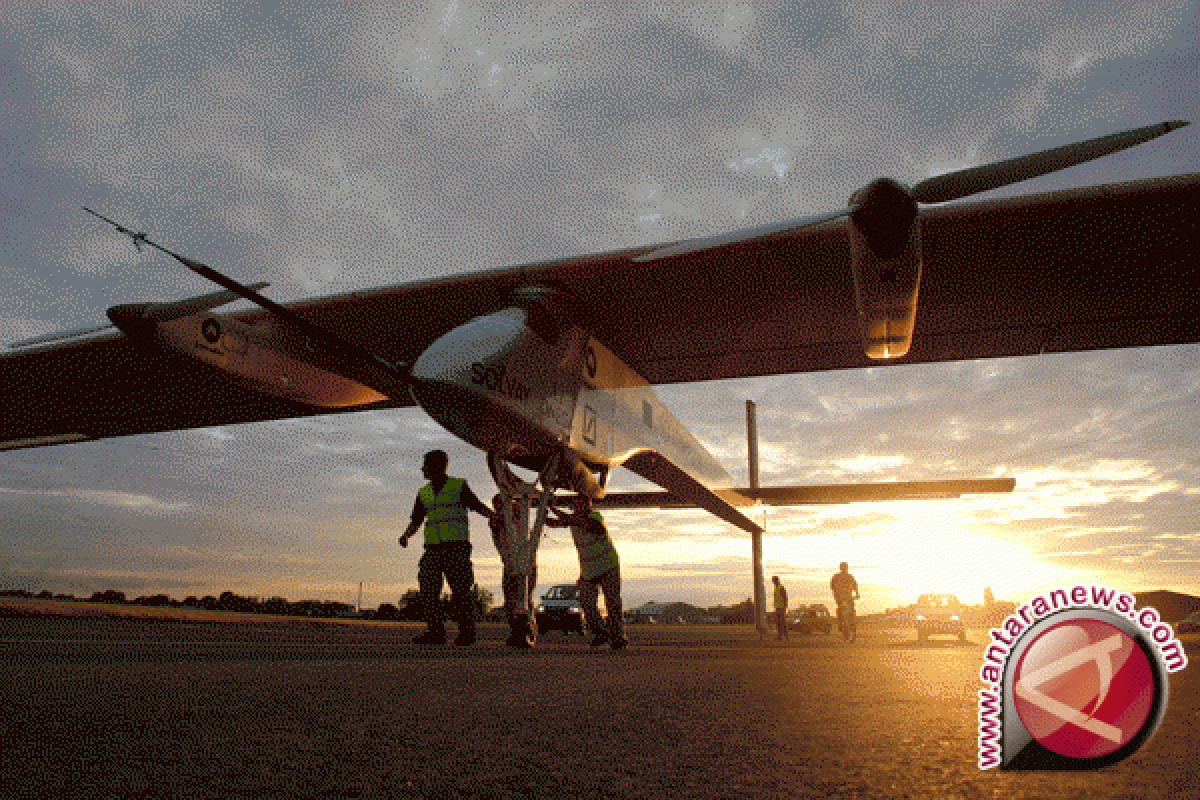  Solar Impulse mendarat di tengah badai