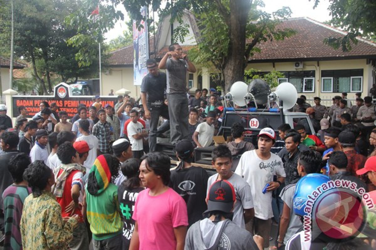 Warga Lombok Timur datangi Bawaslu NTB