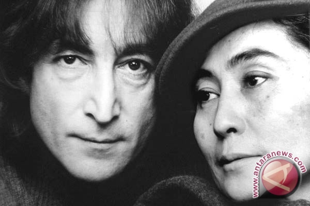  Yoko Ono Terbitkan Buku Seni Konseptual "Acorn"