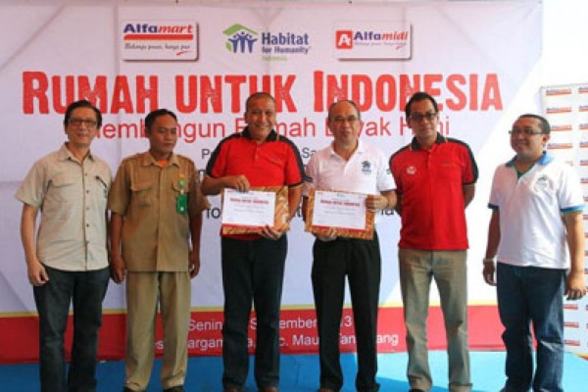 Alfamart Alfamidi Luncurkan Program Rumah untuk Indonesia