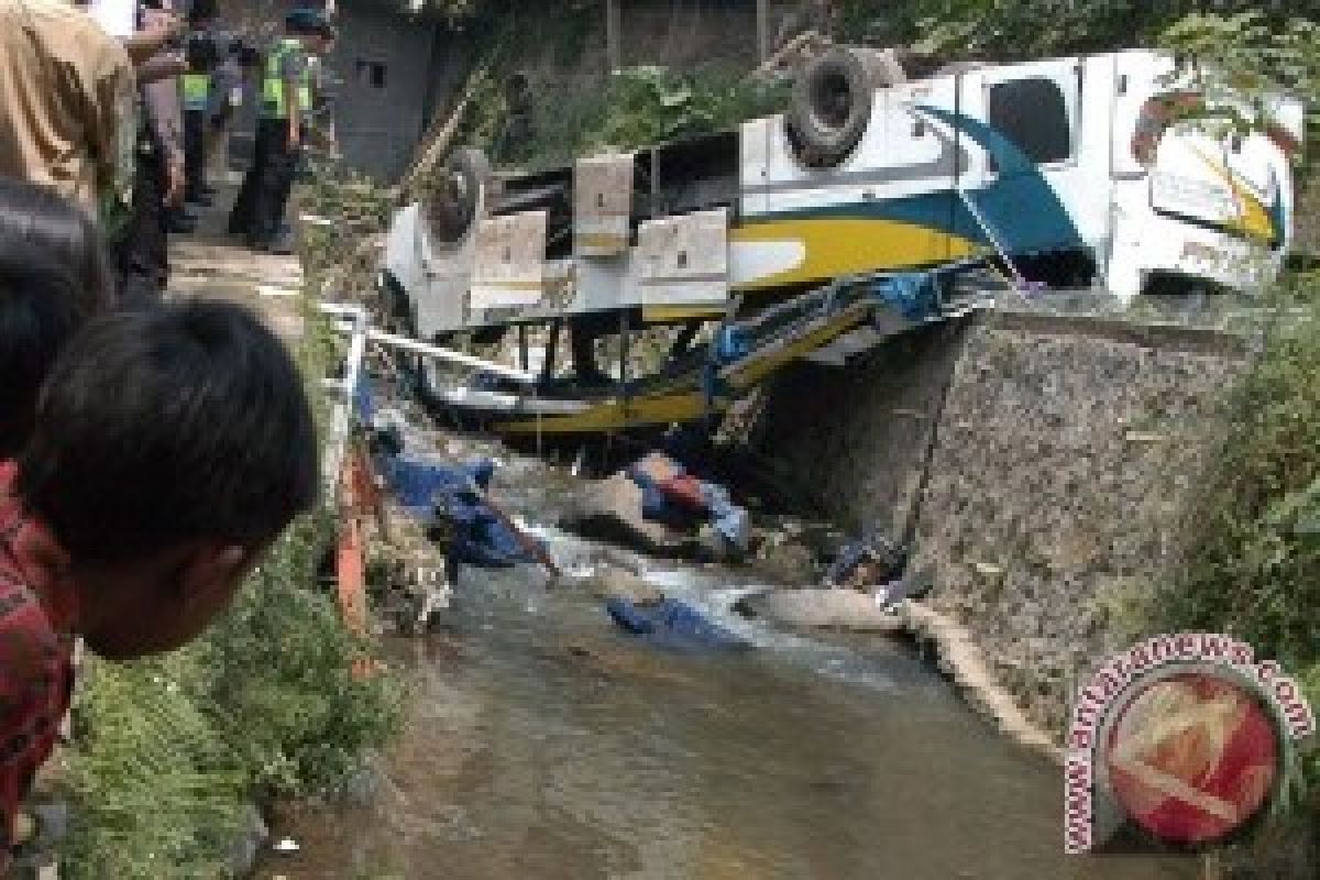 Polisi Tahan Supir Bus Giri Indah