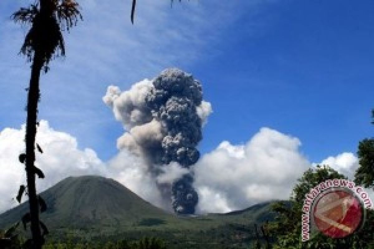 Gunung Lokon Masih Berstatus Siaga