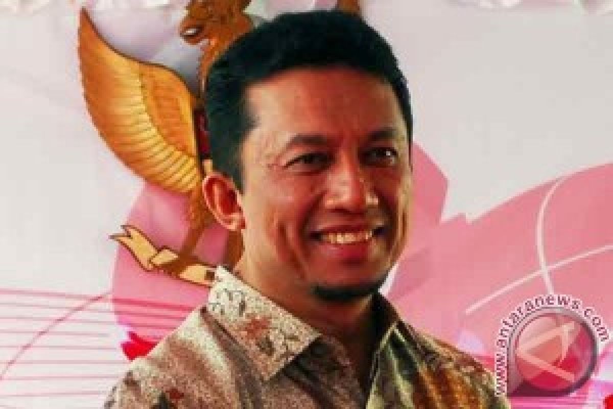 Tifatul Uji Kecepatan Internet Pusat Media KTT APEC