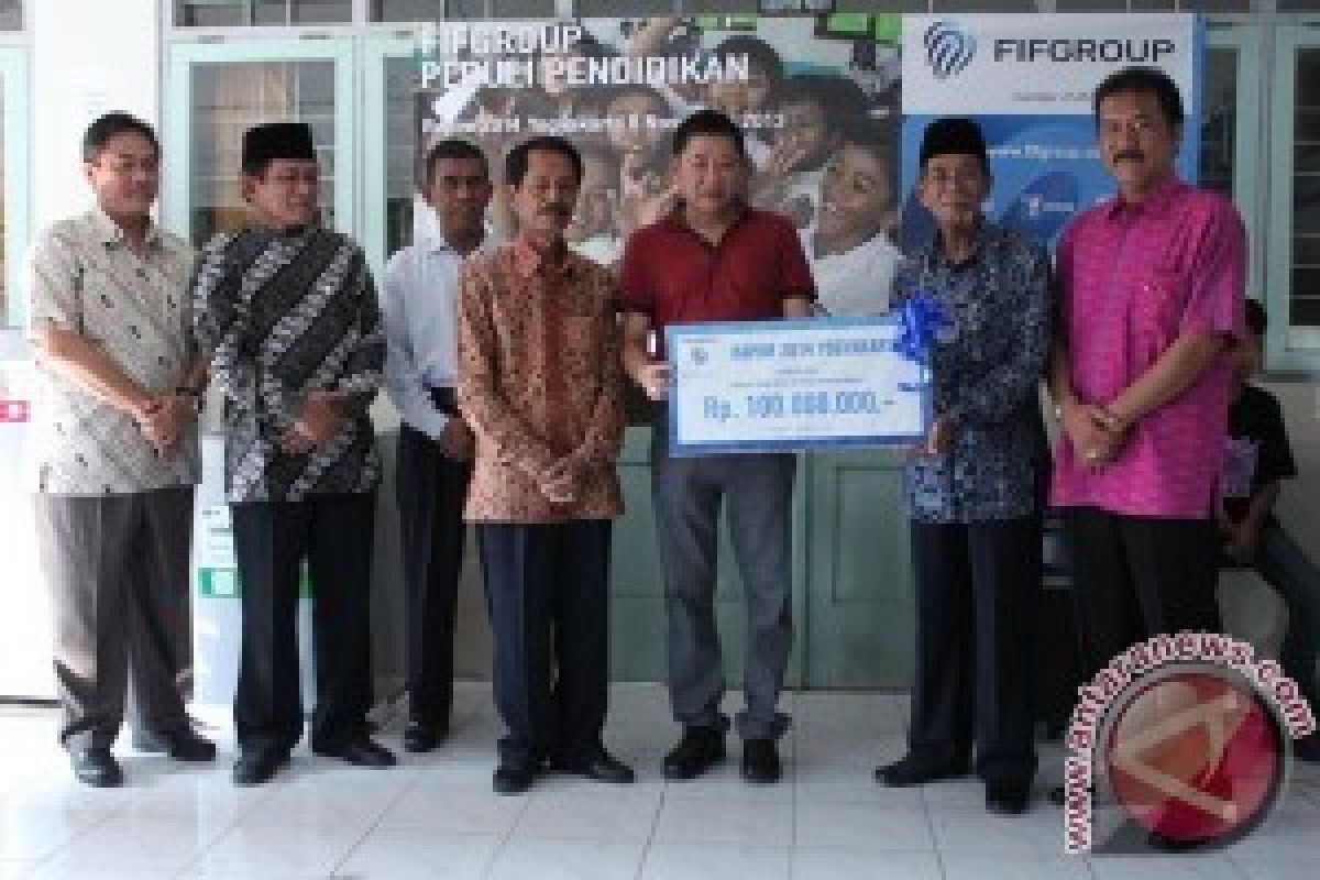 FIF Sumbang Alat Pratikum Otomotif Untuk Sekolah