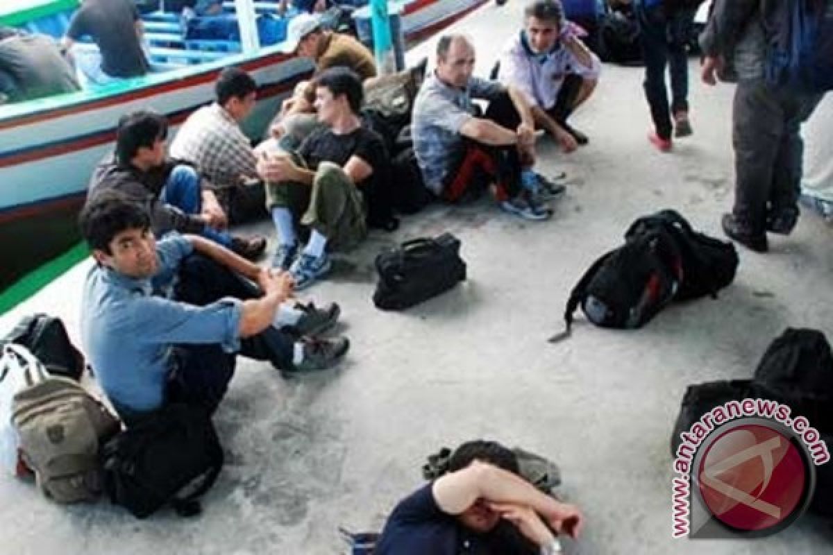 Imigrasi Mataram deportasi empat warga Tiongkok