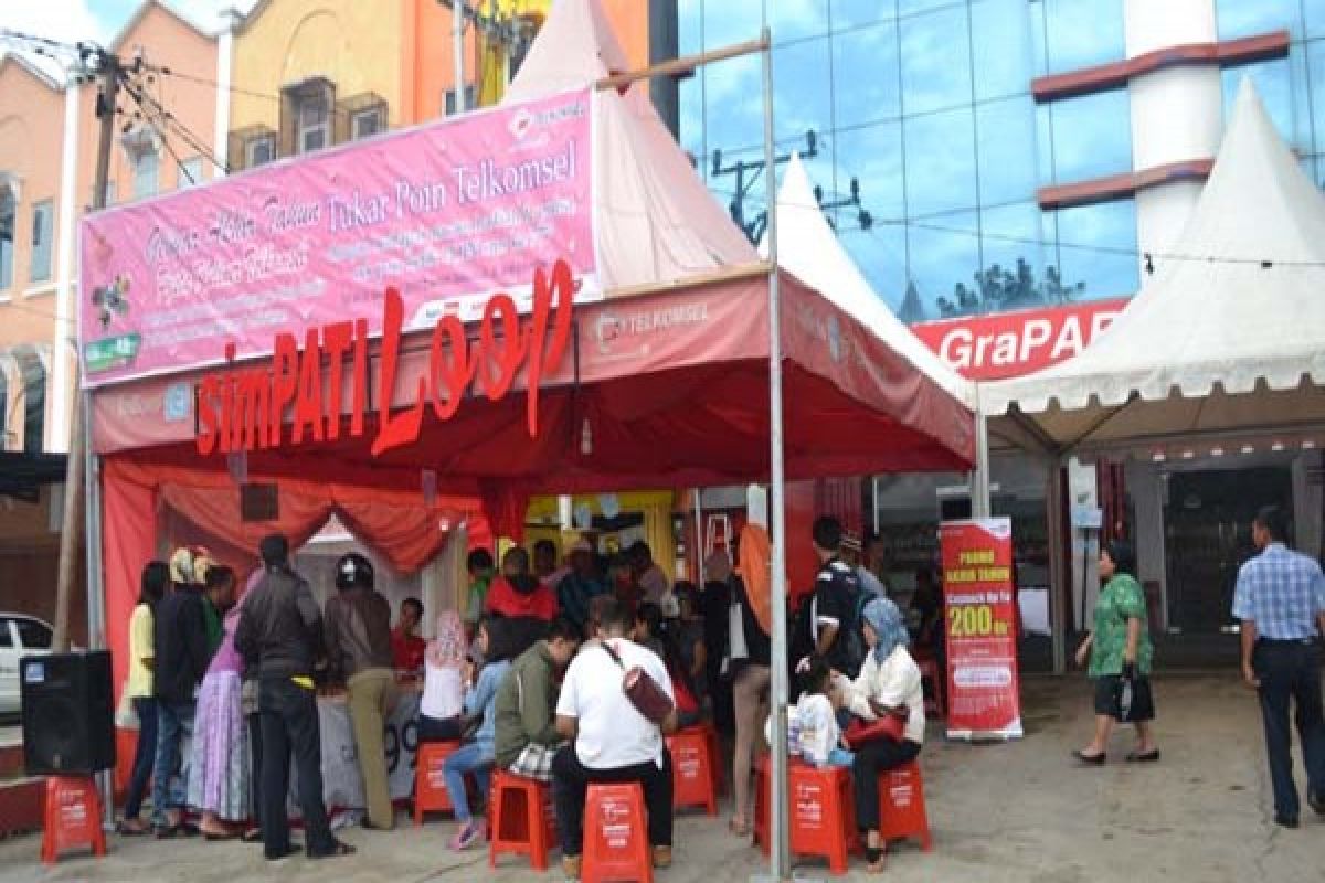 Telkomsel Kendari Diserbu Pelanggan Tukar Poin