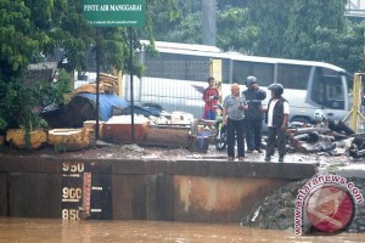 Tinggi Air di Pintu Air Manggarai Sampai 950 Sentimeter