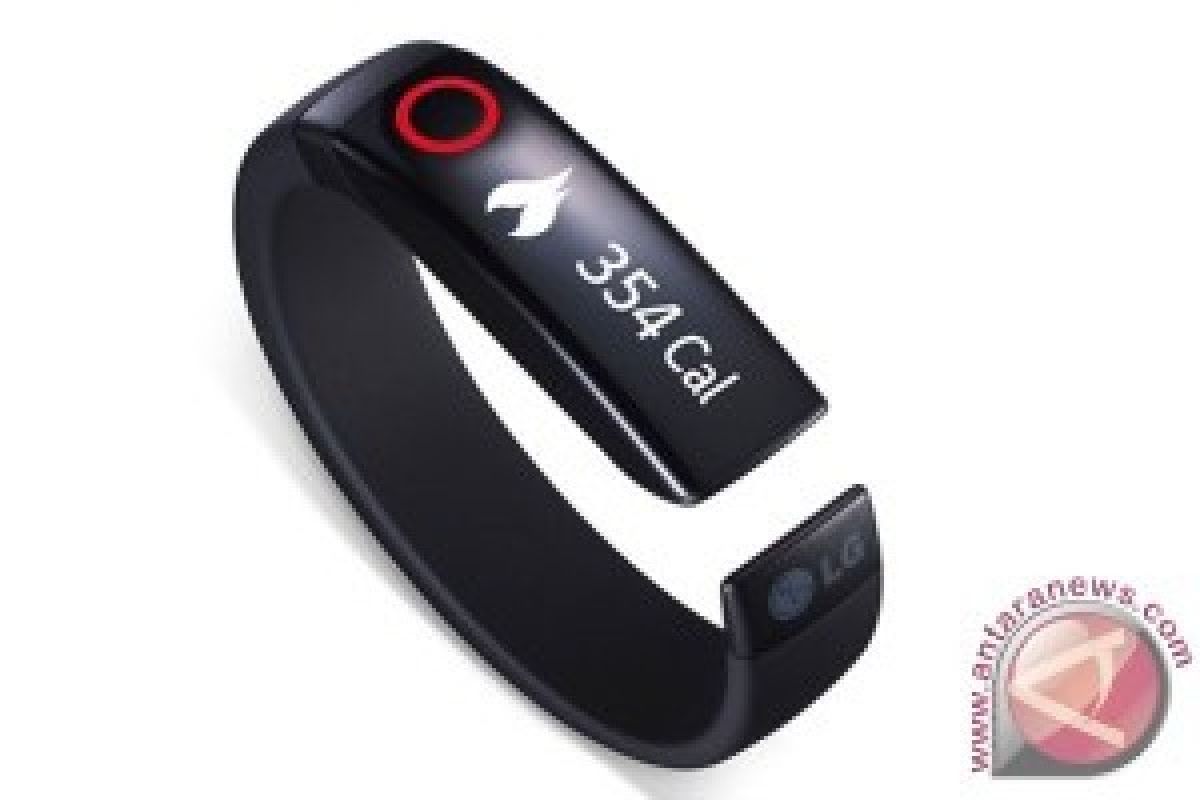 LG Kenalkan Lifeband Touch dan Heart Rate Earphones