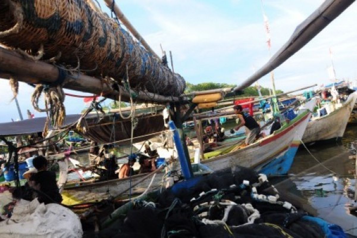 Nelayan Jepara Kuras Tabungan Untuk Bertahan Hidup