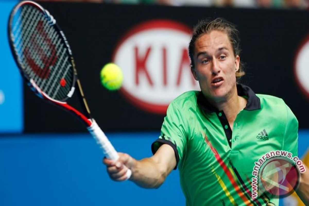 Angkat senjata, petenis Ukraina Dolgopolov gantung raket