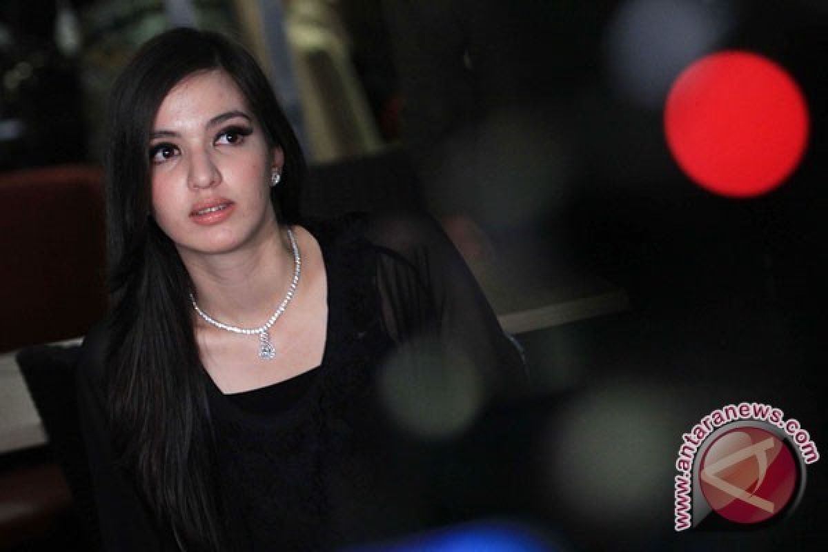 Kehadiran Artis Nia Ramadhani Sedot Perhatian Massa