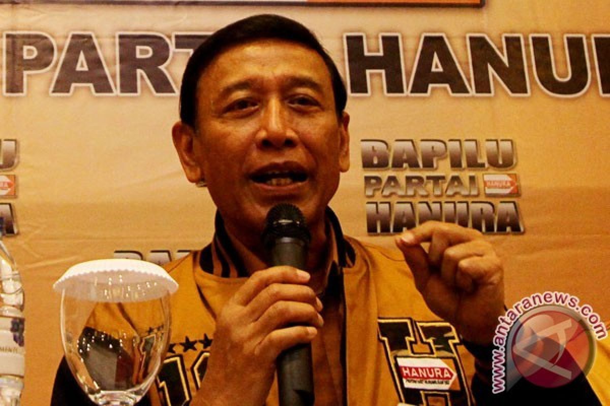 Wiranto Mencoblos di TPS Bambu Apus