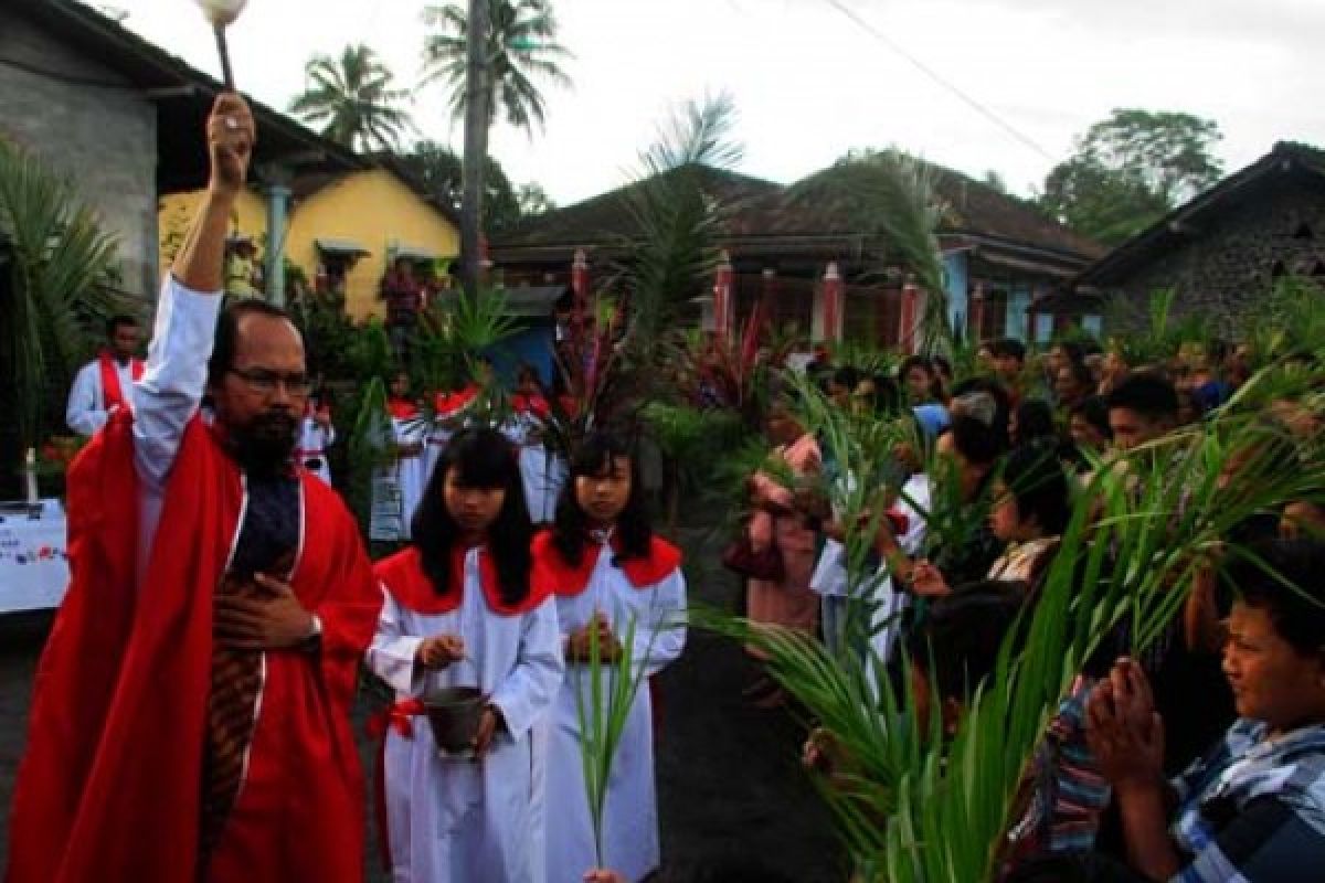 Minggu Palma Menyambut Pemimpin yang Rela Berkorban