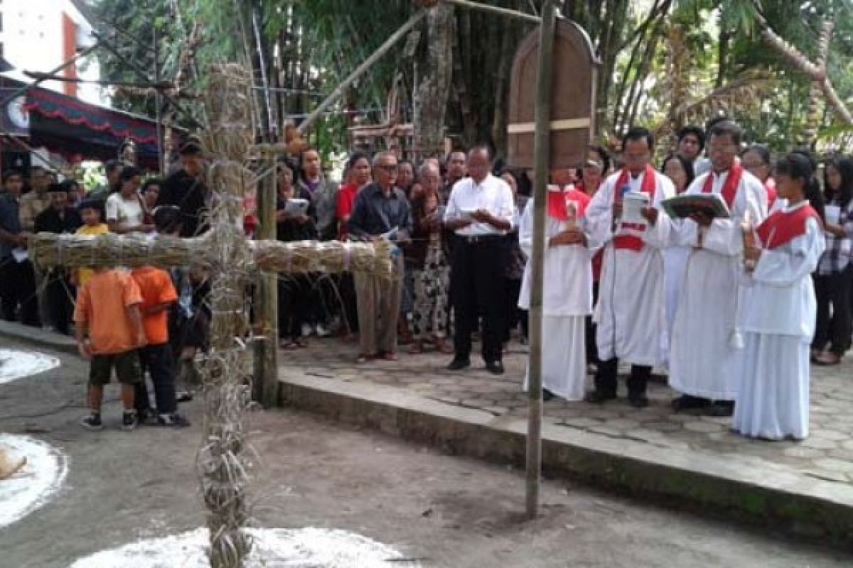 Jumat Agung Umat Wonokerso dalam Kemasan Hutan Salib