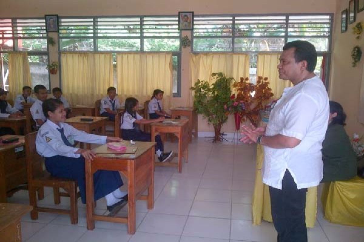 PGRI Sultra Pantau Ujian Nasional SMP