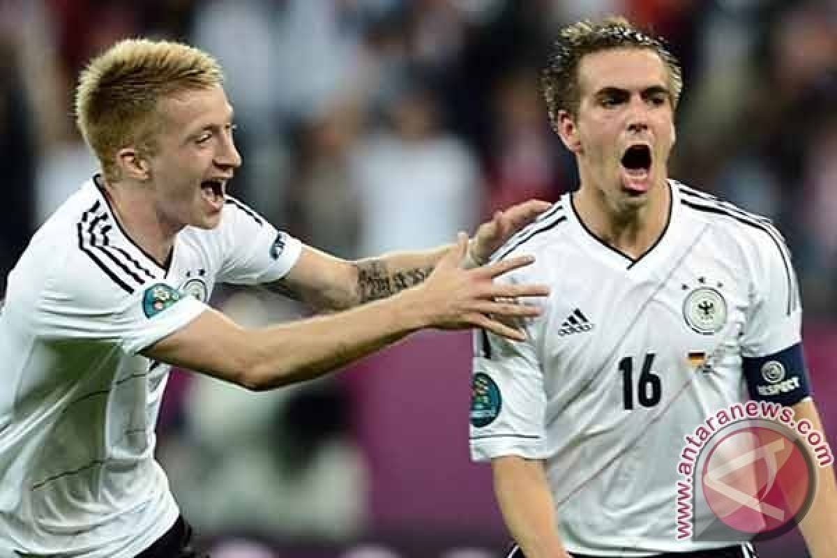 Lahm dan Schweinsteiger Siap Naikkan Moral Jerman