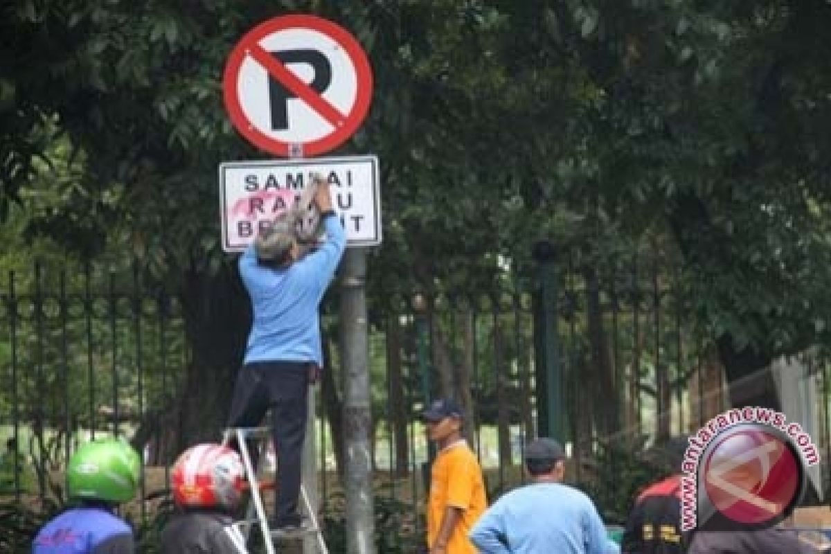 Ratusan pelajar Yogyakarta bersihkan vandalisme 