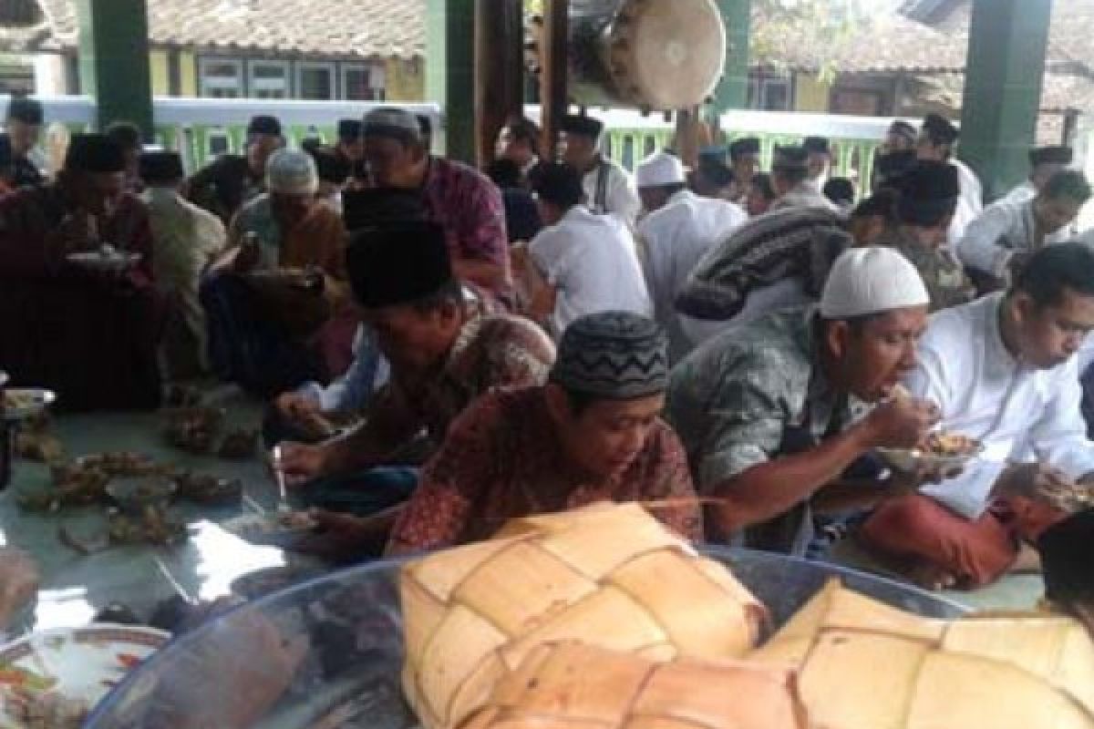 Bakda Shalat Id Mereka Jalani Tradisi Weton