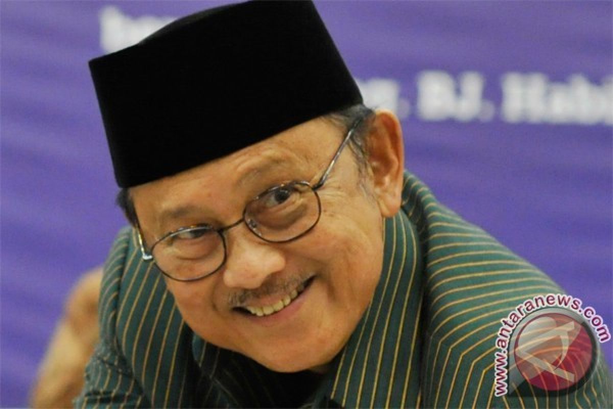 BJ Habibie Minta Masyarakat Syukuri Demokrasi Merakyat