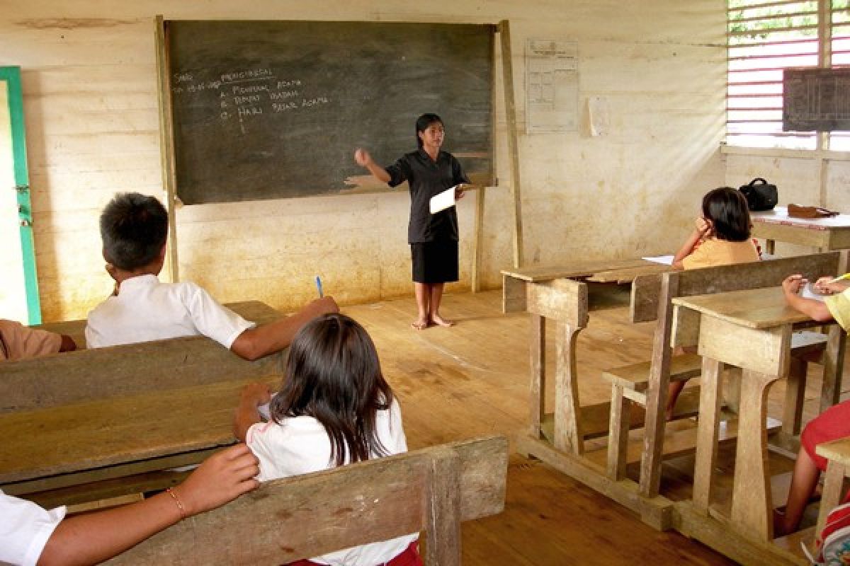 Alfamart Alfamidi Luncurkan Program Sekolah Binaan