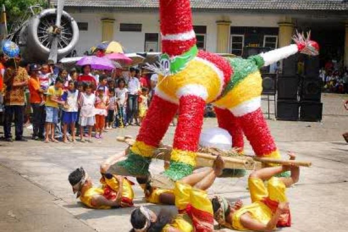 "Warak Ngendok" Hiasi Taman di Kota Semarang