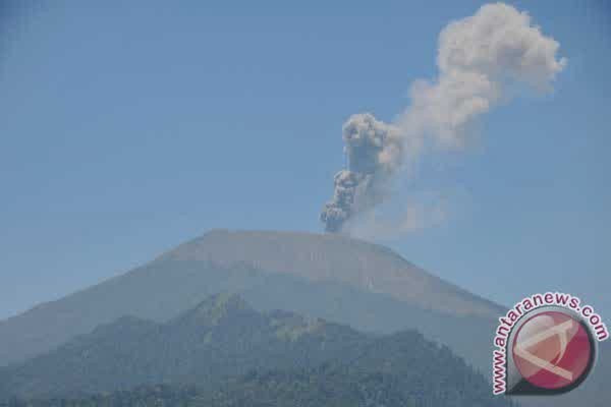 Surono: Tidak  Ada Gempa di Gunung Slamet