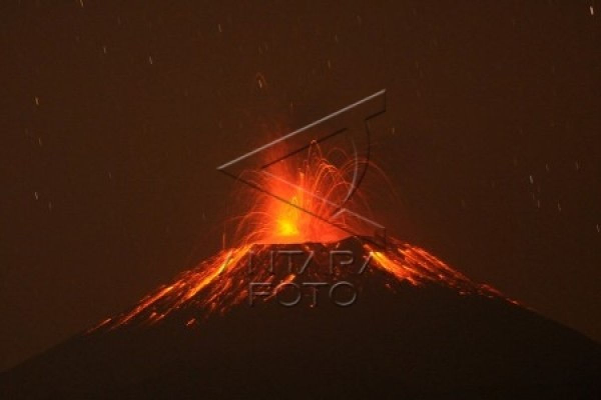 Mbah Rono: Slamet Semburkan Material Abu bukan Pasir