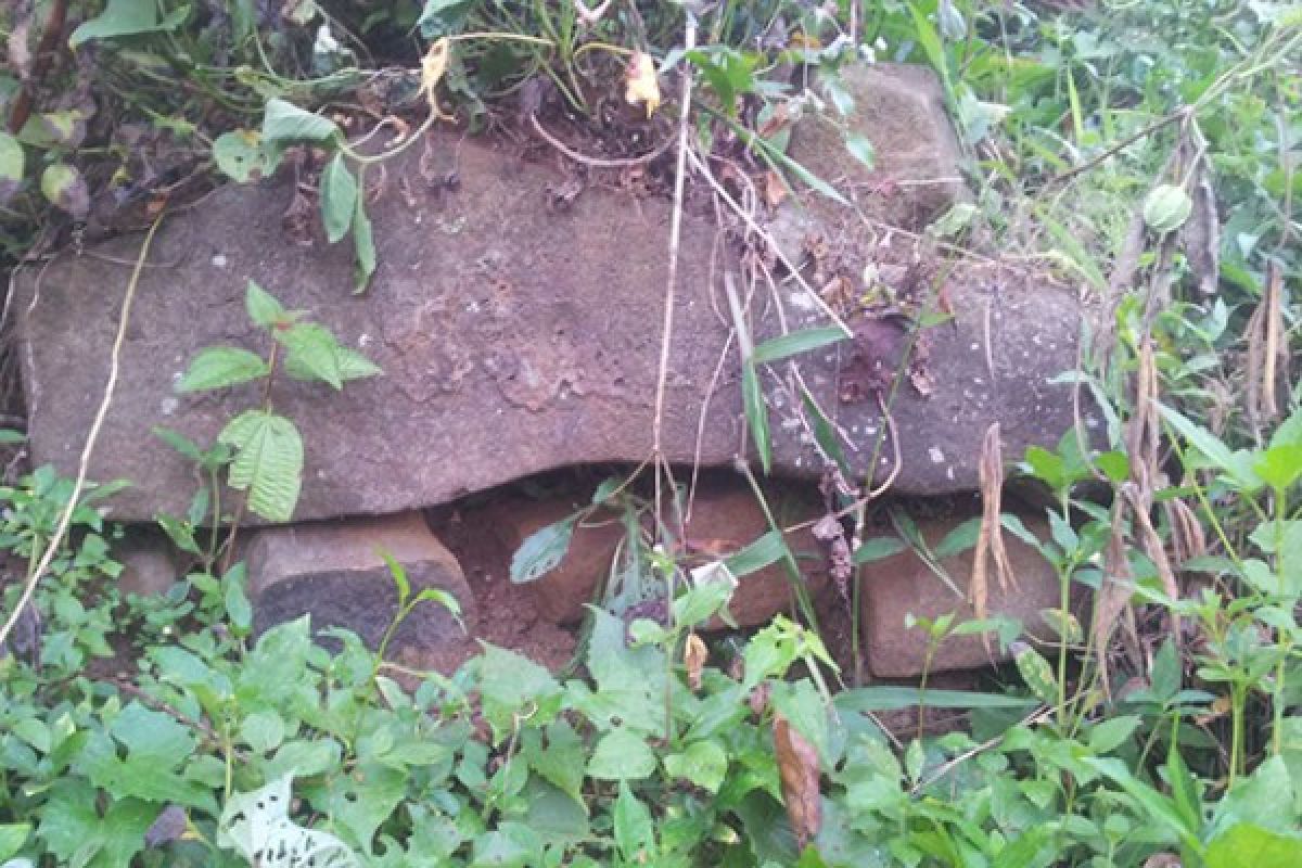 Ditemukan Struktur Mirip Dolmen di Gunung Padang