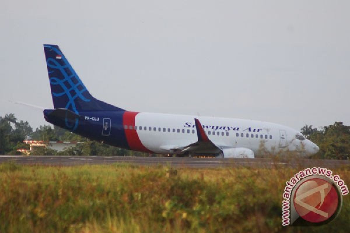 Sriwijaya Air Pecah Ban di Bandara Sultan Hasanuddin