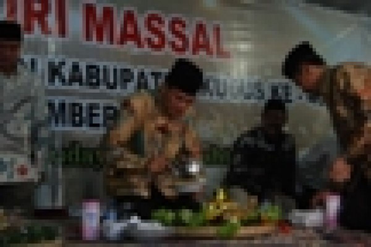 Kenduri Massal Seribu Tumpeng Wujud Pemerintah Merakyat