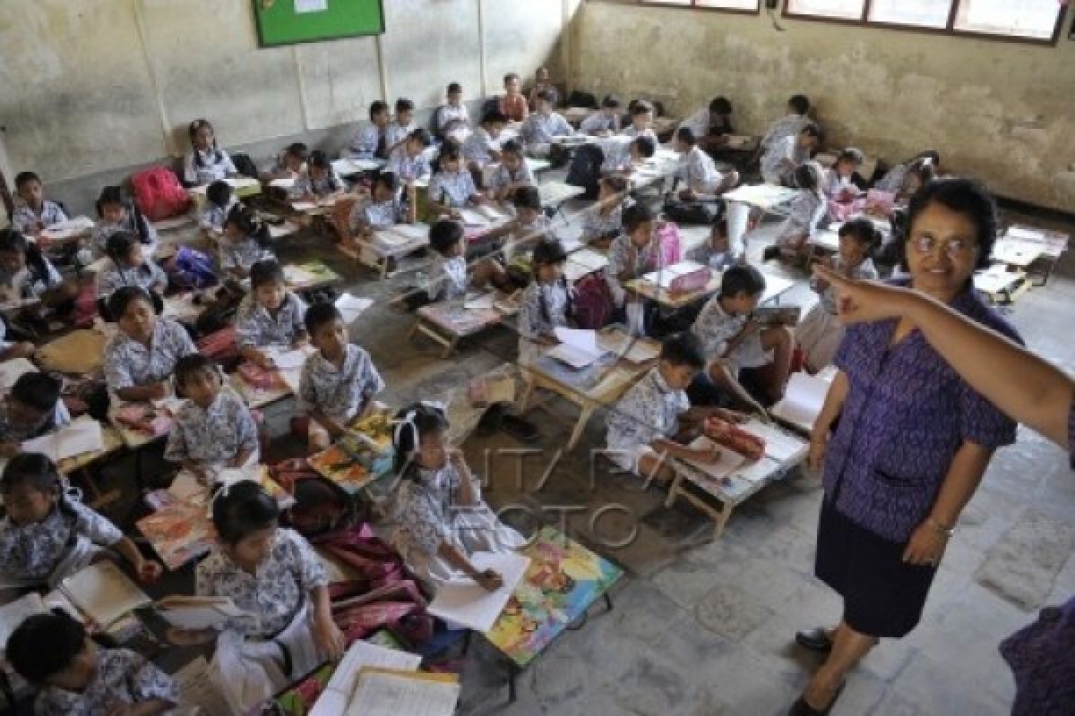 Giman Inginkan Seluruh Anak Indonesia Tamat Sekolah