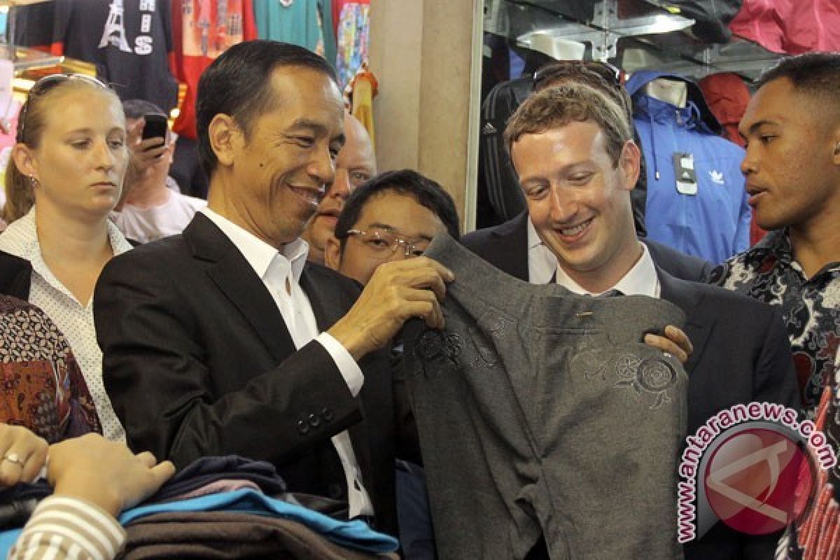 Meski Capek dan Kepanasan,  Zuckerberg Menikmati"Blusukan" dengan Jokowi