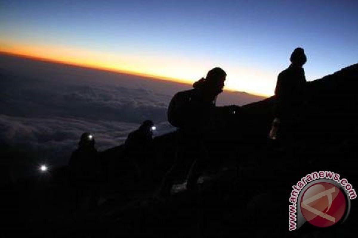 Dua Pendaki Tersesat di Merapi