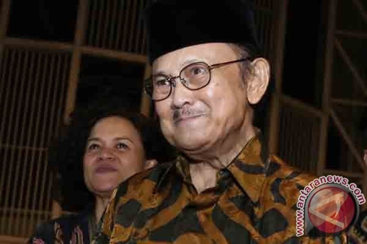 B.J. Habibie Koleksi 40 Mobil Mercedes-Benz