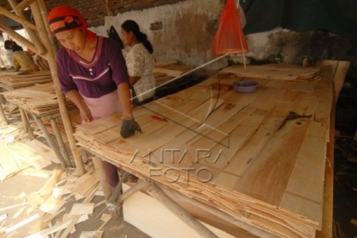 2.000 Karyawan Perusahaan Kayu di Temanggung Di-PHK