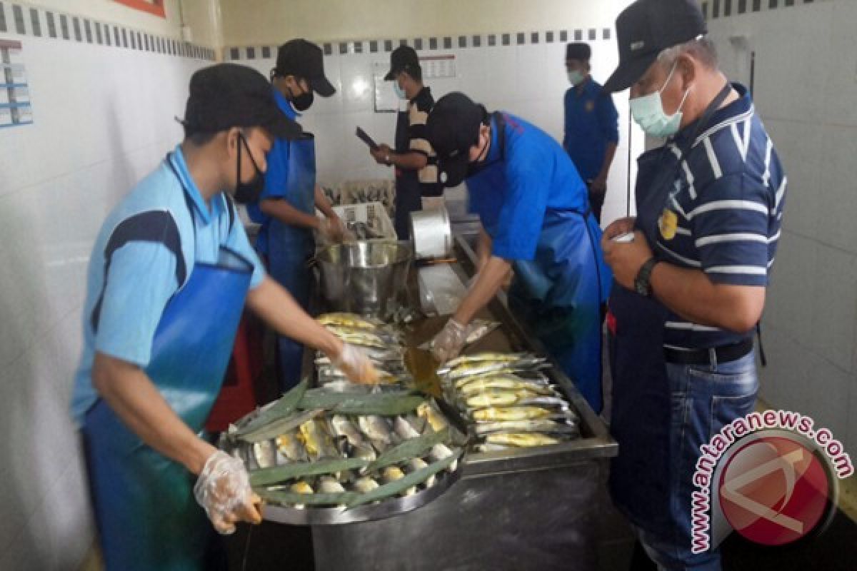 Produsen Ikan Pindang Tunggang-Langgang Cari Bahan Baku