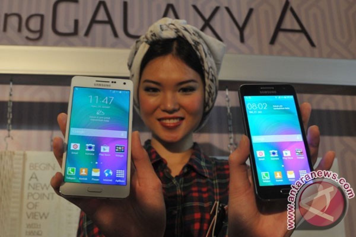 Samsung Luncurkan Dua Ponsel Unibody Berbahan Metal