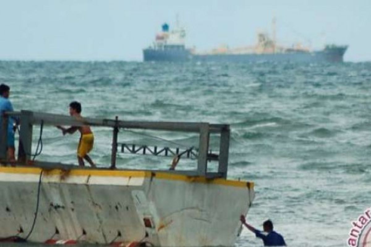  Lulusan SMK Zamrisyaf Ubah Gelombang Laut Menjadi Listrik