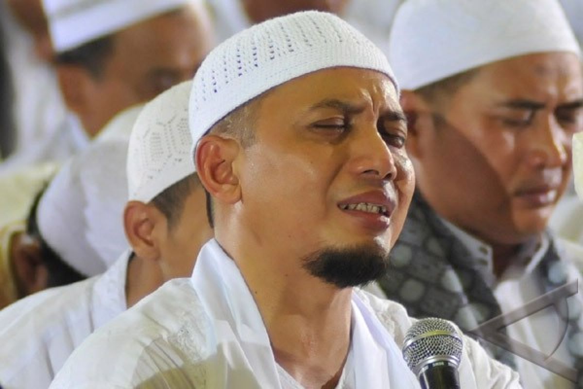 Kompleks Ustad Arifin Ilham Diserang Massa tak dikenal