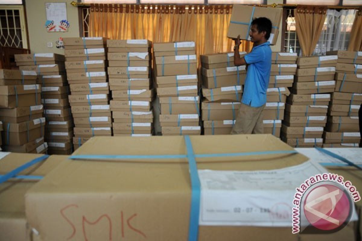 Dinas Pendidikan Semarang Distribusikan 1.742 Boks Soal UN