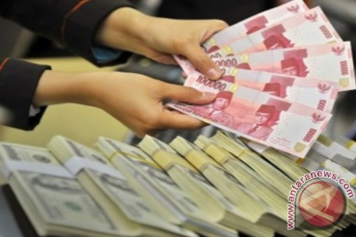 Nilai tukar rupiah  melemah jadi Rp.14.031