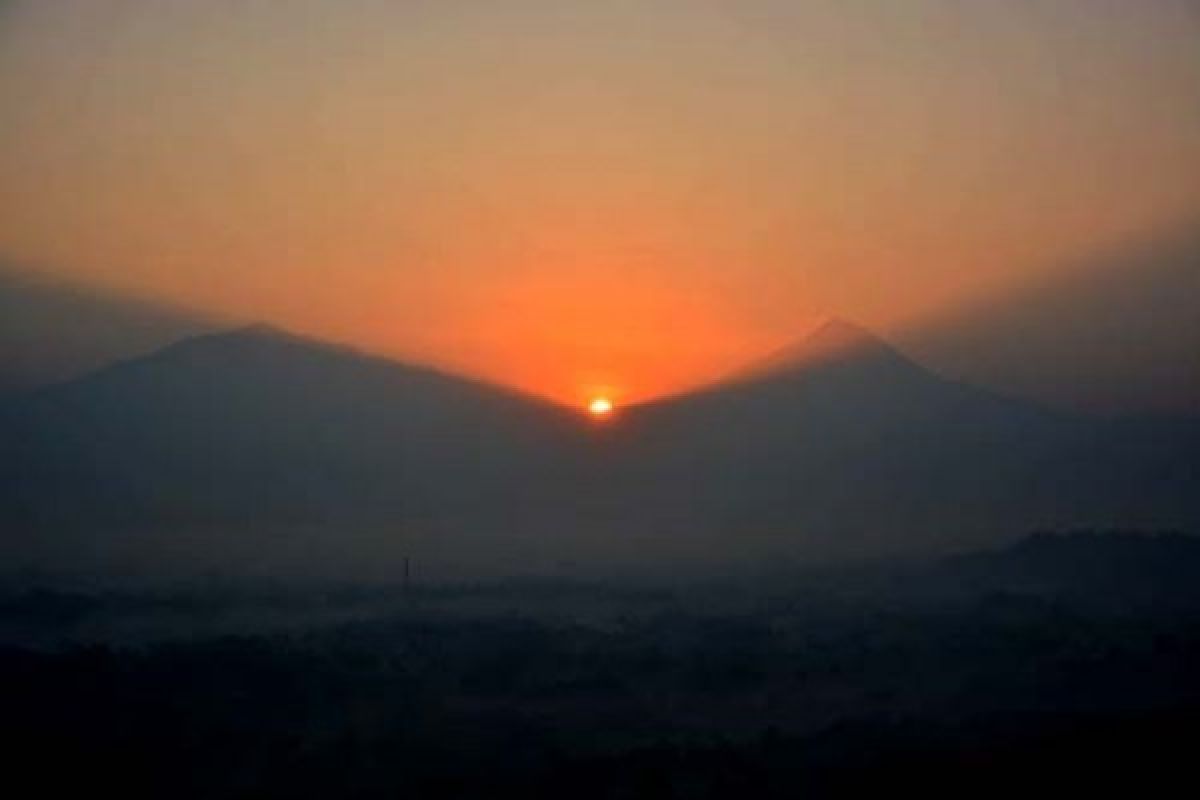 Menangkap Takjub Matahari Terbit dari Kawasan Borobudur